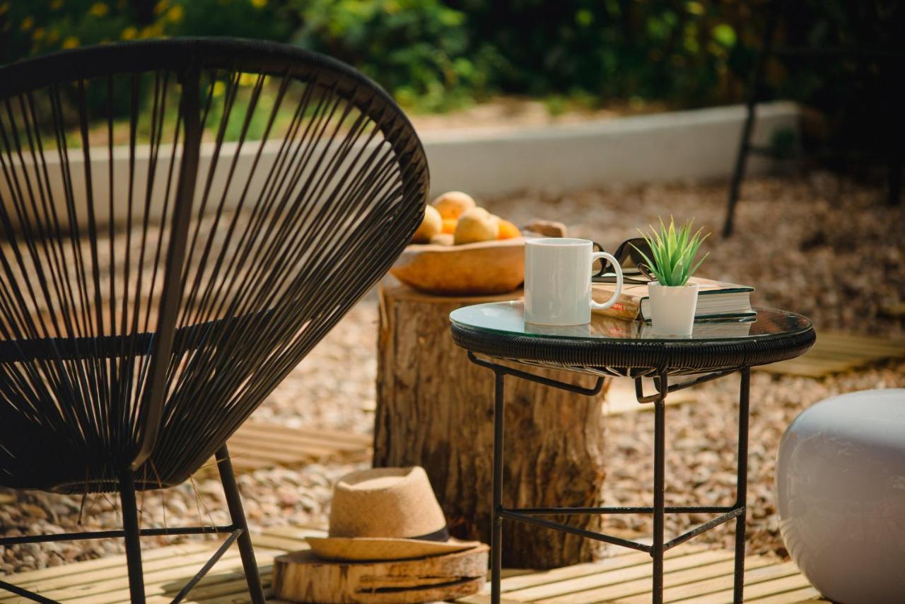 Hotel A House In Estoril - Adults Only Extérieur photo A garden chair